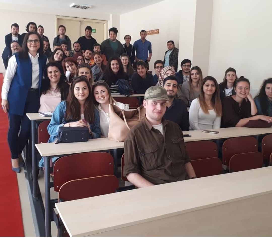 BEN GENCİM ANNE